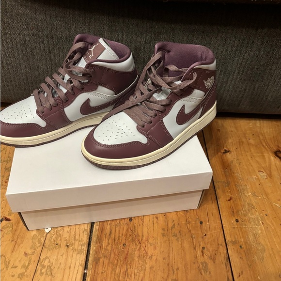 Jordan 1s - Picture 3 of 3